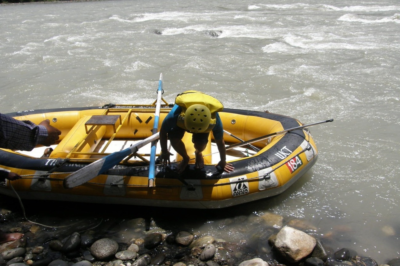 WHITE WATER RIVER RAFTING IN HIMACHAL
