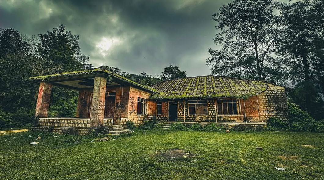 A Bucket List For The Daring 10 Most Haunted Places In India Iamnavigato
